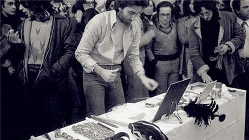 小时|她将身体麻醉6小时任人处置，没等到拥抱与玫瑰，只有路人的狂欢