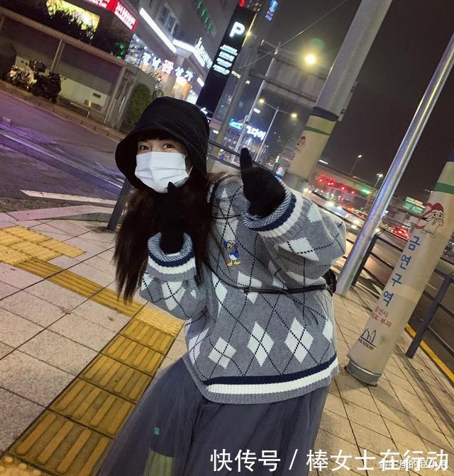 高级|秋冬季,毛衣就买这3个高级色,显白还减龄,穿几年都不过时