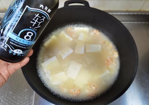  清甜虾仁豆腐汤，简单调味也是美味，虾仁鲜，豆腐嫩！