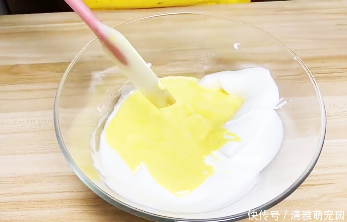  新鲜|蛋糕换一种新鲜做法，不用烤箱也能做出松软细腻的蛋糕