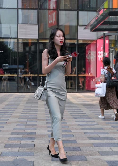 有些人看起来很普通,换套衣服就气场飙升,真是优秀