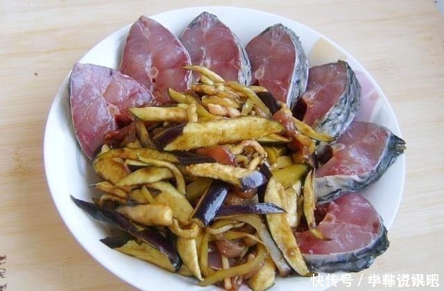 加料酒|草鱼最过瘾的吃法，比酸菜鱼水煮鱼还好吃，做4斤大鱼，上桌就光