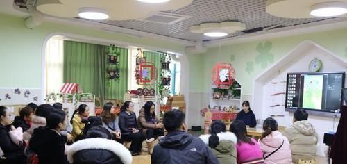 诱惑|妈妈带孩子出门,走到小区门口忙捂着孩子眼睛,网友竖起大拇指