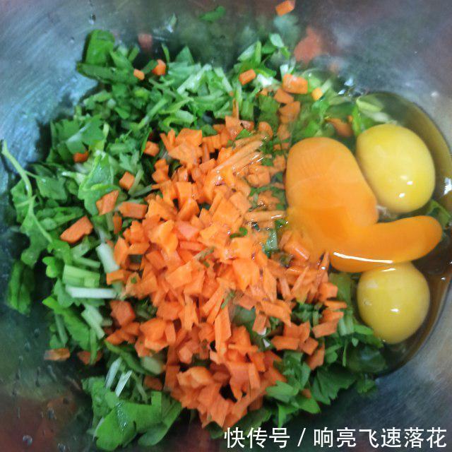 胡萝卜|香芹胡萝卜粒摊蛋,喷香味美,做法简单