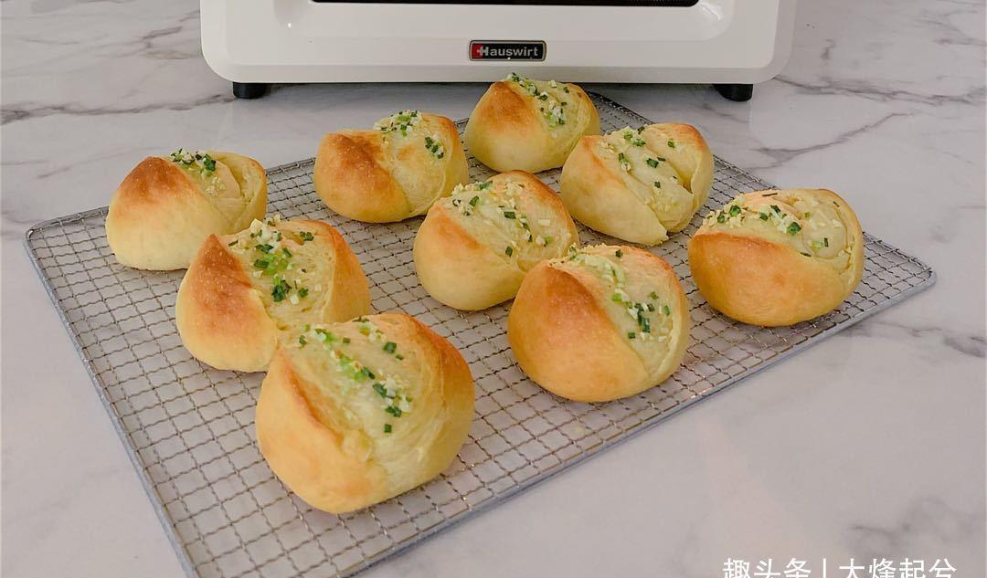 黄油25克|分享一款面包真独特,蒜香浓郁松软拉丝,吃一口就停不下来
