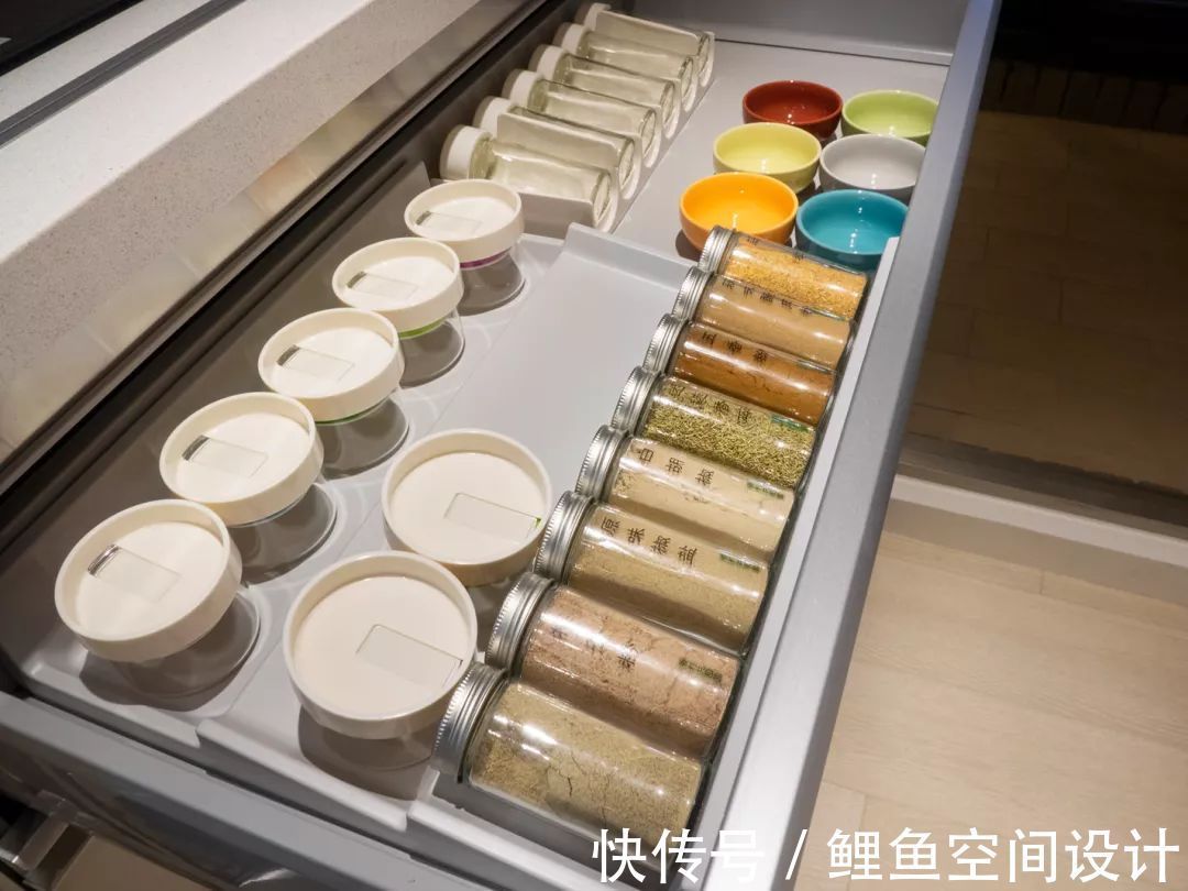 客厅|180㎡现代简约，暖色调的浪漫，温馨舒适自然