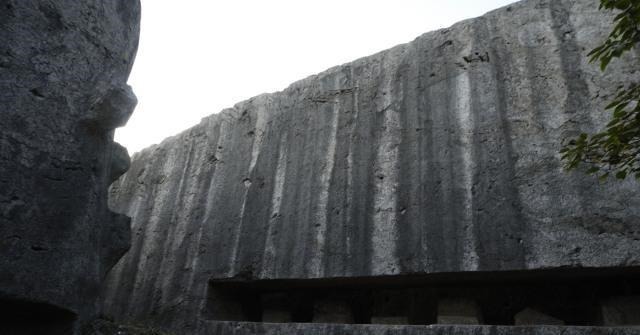 “天下第一碑”高78米重3万吨，有600余年历史，挪不动竖不起