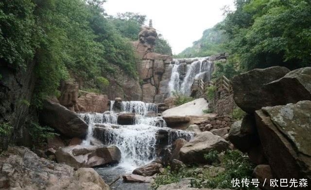 一块像寿星开怀又似圣诞老人送礼石,他30元买到,专家却估1225万