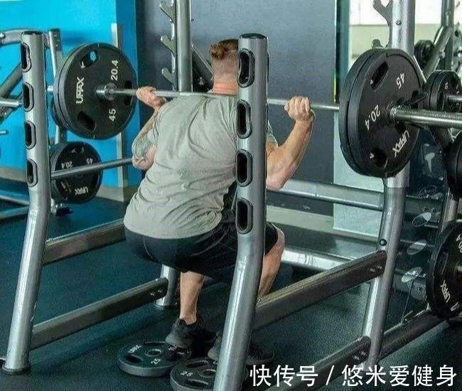 训练|深蹲时身体重心不稳怎么办?3个解决方法,让你的深蹲训练更轻松
