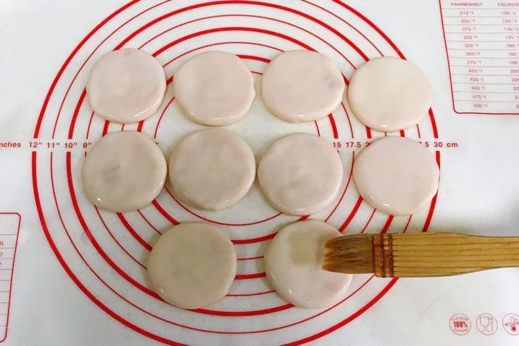 红薯芝麻煎饼，用饺子皮制作很方便，撒上芝麻后更香
