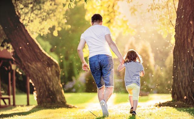 爸爸|娃被谁带大智商不同,耶鲁大学研究结果告诉你,谁带的娃更聪明