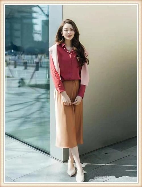 永不过时的“驼色系”，讲究女人必学的穿搭，无论年龄多大都适用