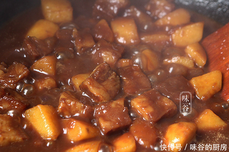 牢记|炖牛羊肉时, 调料别乱放,牢记“2放2不放”,汤鲜肉嫩特别香