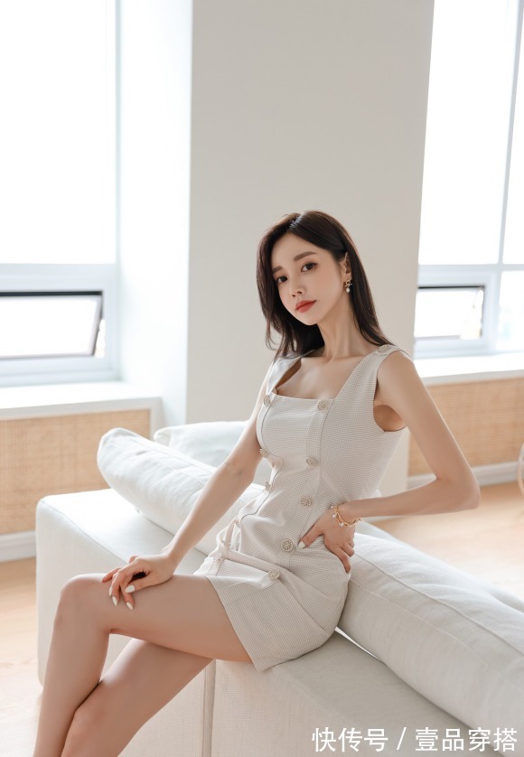 孙允珠|女神孙允珠高清时尚搭配:桧木泛棕双排扣夏末休闲衣裙
