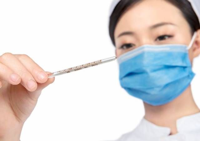 心梗来临前|心梗发生前,脸上有4种表现,保护心脏健康,谨记“3多、3少”