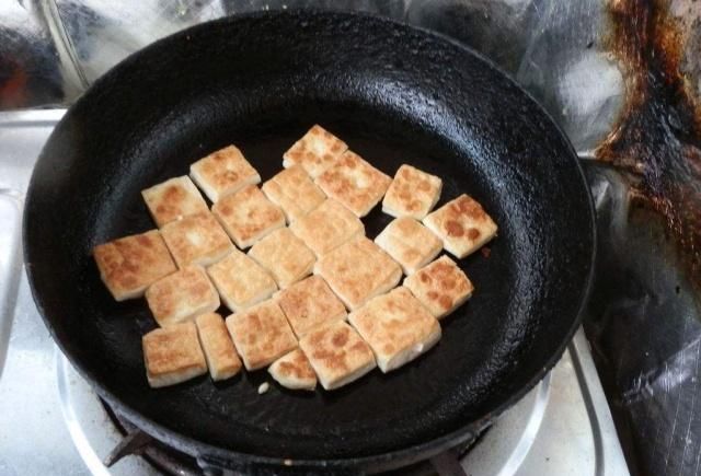  大厨|43年大厨：煎豆腐时，万万多加这一步，否则豆腥味重，还易碎