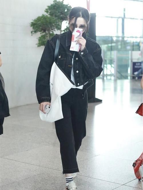 牛仔装|牛仔装怎么穿才好看，看小宋佳的牛仔私服搭配，时髦减龄又高级