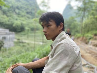 村里人|90后夫妻躲进深山,不懂避孕不愿结扎,12年生10娃,30岁妈妈像40岁