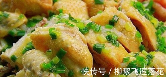 鸡肉别再炖汤了，教你1道“葱油鸡”，鸡肉嫩滑多汁，鲜香下饭！