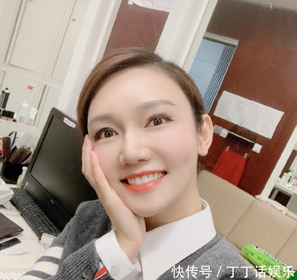 央视主持 央视主持龙洋私下生活曝光,样子与台上反差大,吃一桌素菜没荤腥