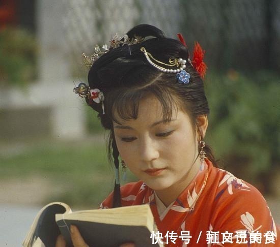 薛宝钗$30年前《红楼梦》剧照 让我们看看红楼梦才女, 最芳华的容颜!