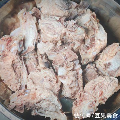  这道年夜饭之烧排骨一上桌，全家都爱吃