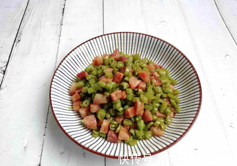 朋友圈晒晚餐，婆婆看到后，连夜转来600元，太尴尬了！