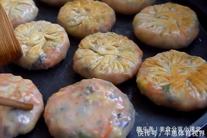 早餐|天冷后我家吃此早餐,皮薄馅大,外酥里鲜,比包子油条好吃