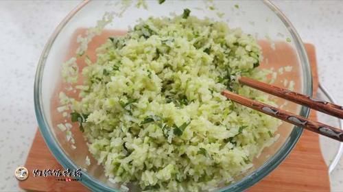 炸萝卜丸子时，多加这2样东西，丸子外酥里嫩不发硬，越嚼越香