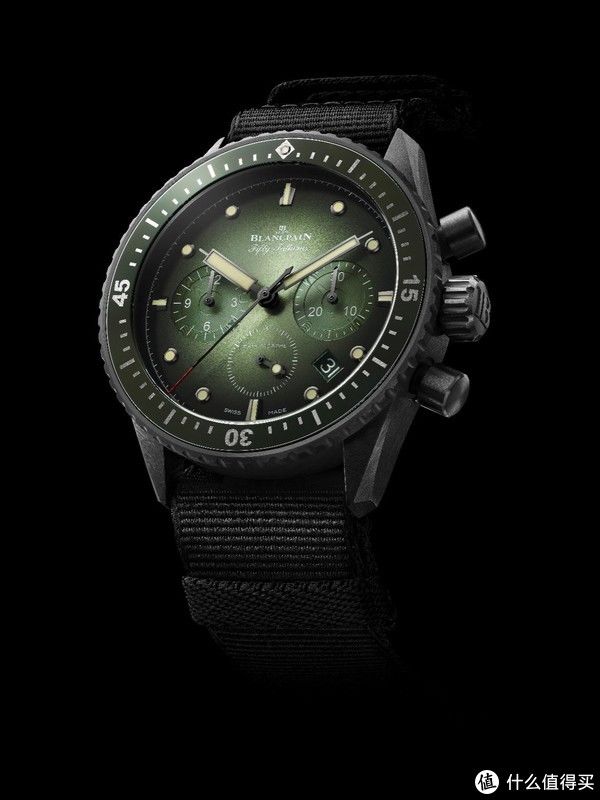 宝珀极光绿：以纳米着色，塑造流动的光谱艺术