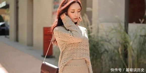 美图欣赏:孙允珠,午后麦穗色落叶粗针织及膝裙