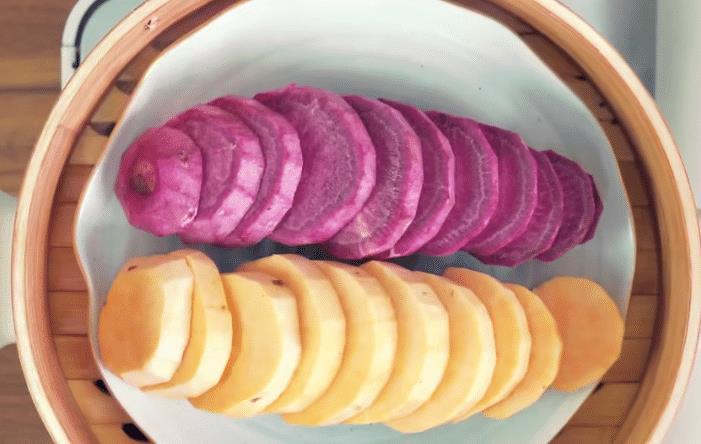 分享一款用红薯和紫薯做成的甜汤,软糯香甜又营养,孩子特爱吃