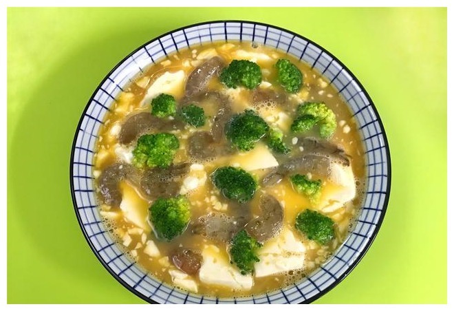 1盒豆腐，2个鸡蛋，教你豆腐好吃的做法，不炒不煮，全家都爱吃
