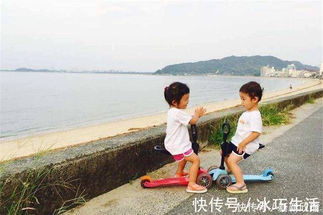 孩子|一对龙凤胎,姐姐奶奶带,弟弟妈妈带,4年后孩子的差别肉眼可见