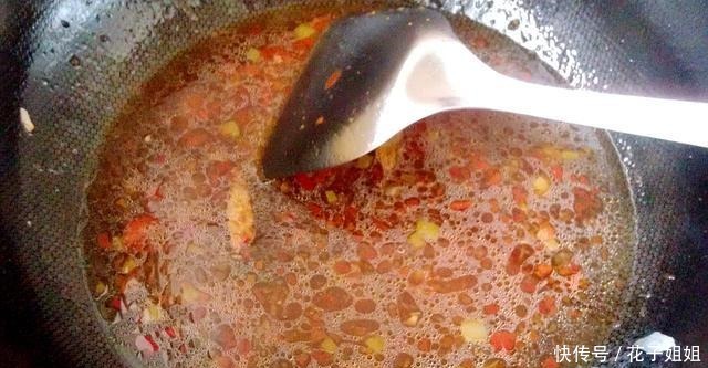 小黄鱼干煎后加一步，变身咸鲜微辣色香诱人的干烧小黄鱼