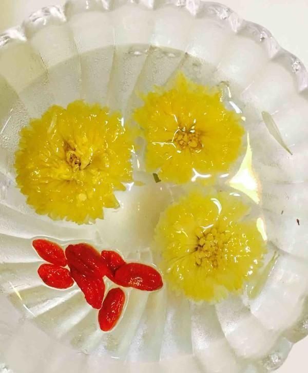 晶莹剔透|中国人“吃腻了”的食物,却成了外国人的奢侈品,还取名雨滴蛋糕