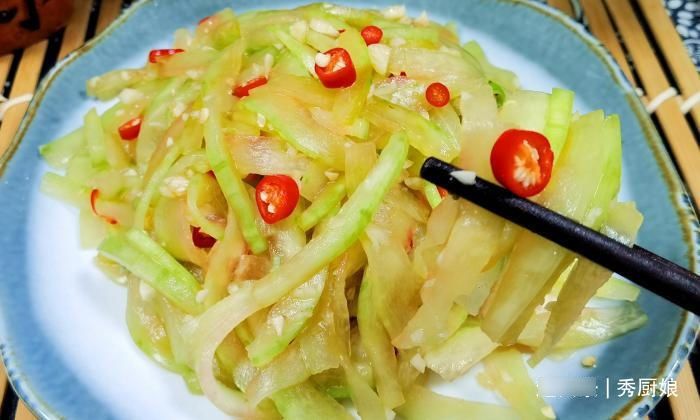 宝贝|很多人只吃果肉，其实果皮才是宝贝，切好一腌一拌，消暑又开胃