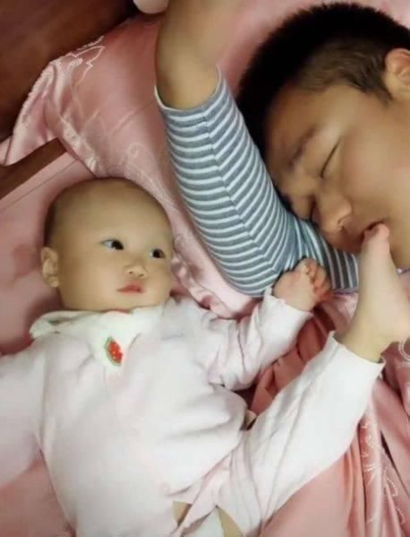 一觉|小姑凉为了叫醒熟睡的爸爸,连淑女形象都不顾,网友就服你