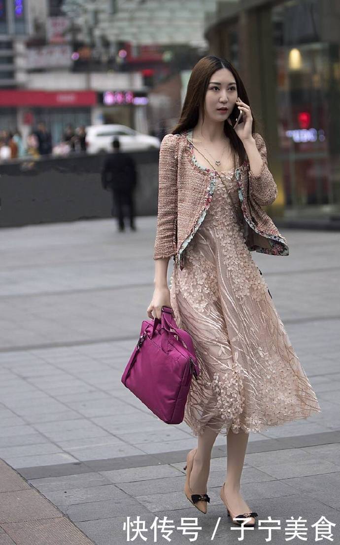 街拍小姐姐全是高颜值身材好气质佳的小姐姐，每一位都是女神