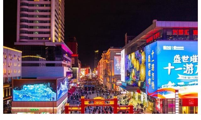 精彩献唱、国风十足!聚光沈阳中街夜:相约跨新年