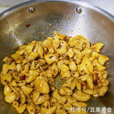 红烧肥肠|红烧肥肠比卖的还好吃，简单易做味道棒