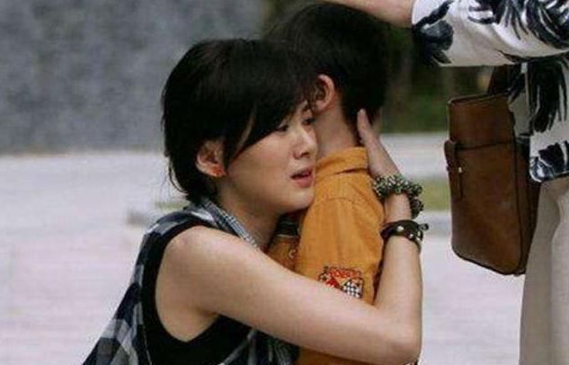 女人|把一个4岁的儿子带到女厕所，因为没教养而挨骂宝妈的话让同厕所的女人脸红