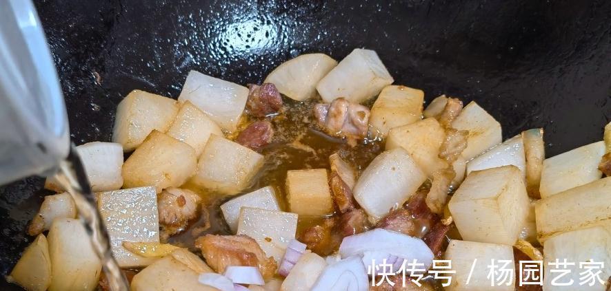 寒露后，这碱性菜吃它正当季，和猪肉是一对，简单一炒营养美味