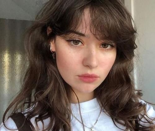 波纹|放弃你的“黑长直”吧,今年流行这3款“发型”,显嫩又能显脸小