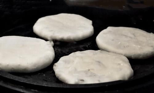 冬天,全家迷上这面食,隔三差五吃一回,皮薄馅多,比包子还好吃