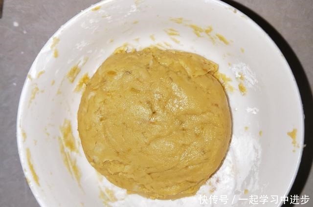 红薯这样做,女儿喊着要吃,做法简单,锅里蒸一蒸就出锅