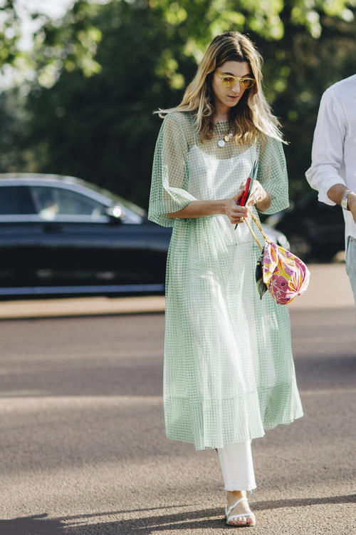 欧根纱是高档布料吗？不是，就是普通面料，做婚纱常用