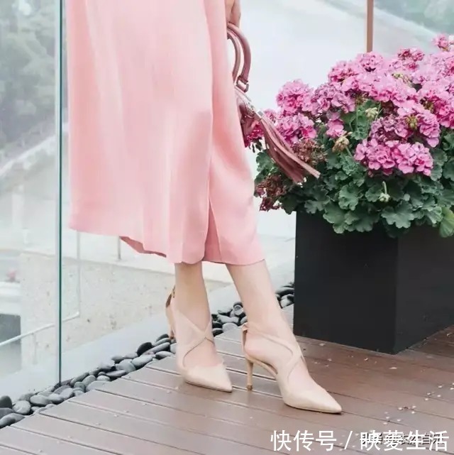 细高跟|抵挡不住的魅力,尖头高跟鞋穿出逆天大长腿,优雅气质自然流露
