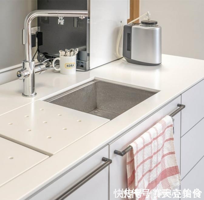 太会装了 水槽台安装推拉洞洞板 不费1 多个操作台和沥水架 360房产网 太会装了 水槽台安装推拉洞洞板 不费1 多个操作台和沥水架 360房产网