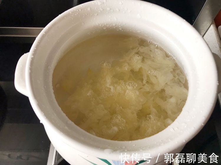 养肝|雪梨银耳汤,润肺去燥养肝健脾,女人常喝滋润又养颜